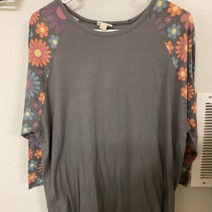 Flower lularoe top
